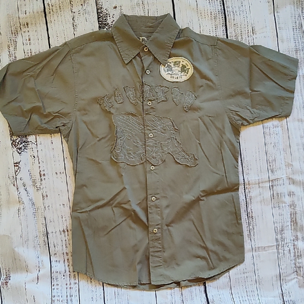 Delete Men's Green Shirt embroidered
